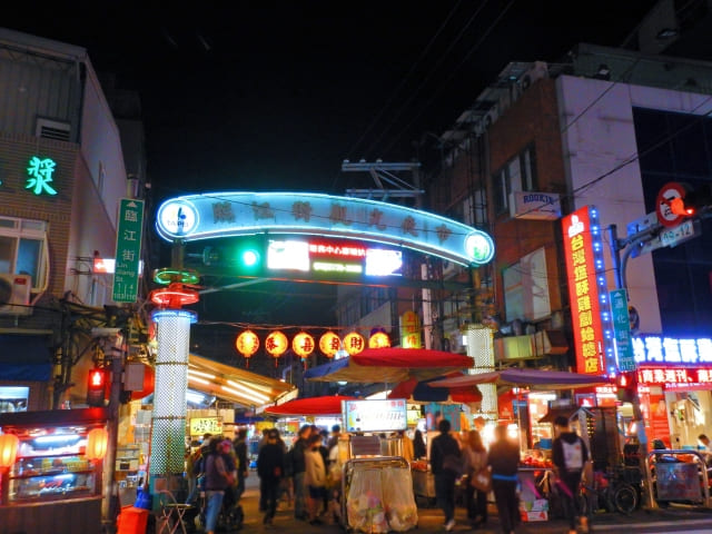 京都四条烏丸「熱烈観光夜市」メニューと口コミを紹介。営業時間とアクセス・混雑状況も調査！