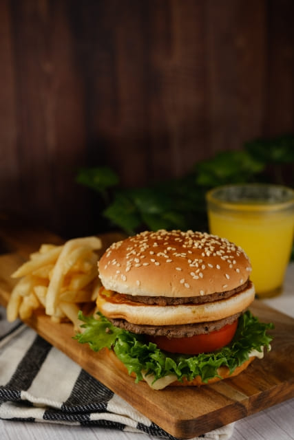 大手町「BURGER&BEER COLOR」オープン！おすすめメニューと値段、アクセスや混雑状況を紹介！迫力満点のカリフォルニアスタイル料理を堪能!!