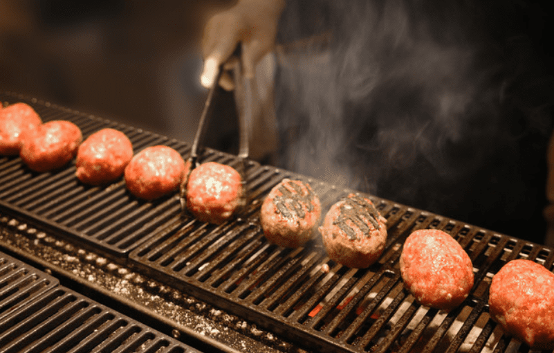 渋谷・原宿「ハンバーグ嘉」おすすめメニューと値段、アクセス、混雑状況をご紹介！炭火で焼く挽きたてのお肉がウマイ！